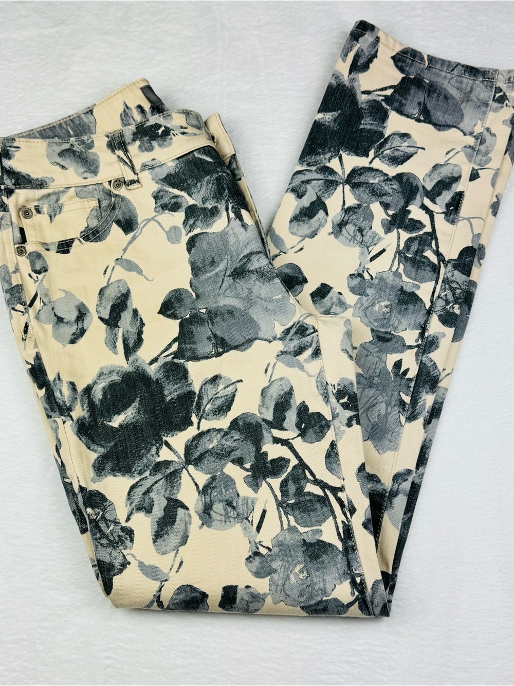 Chico's So Slimming floral print pants. Straight leg. Chico’s size 0.5.